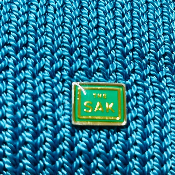 Saks Fifth Ave Teal Knit Hobo Bag Chic and Stylish - Picture 4 of 9